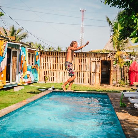 Green Belly Surf Hostel El Paredón Buena Vista Εξωτερικό φωτογραφία